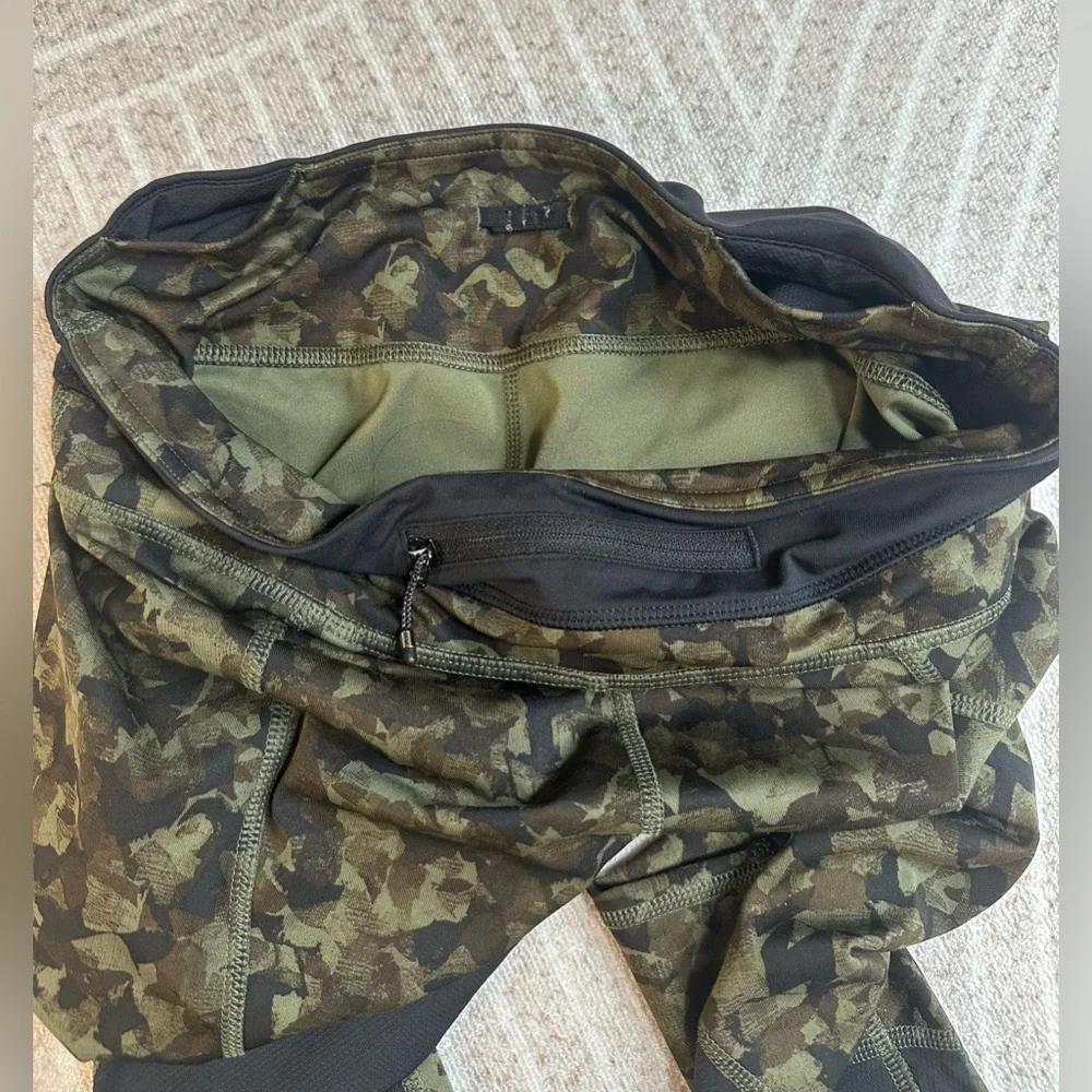 Lululemon Leggings Womens Sz 6 Crop Inspire Run Green Military Gym Workout Yoga - Picture 10 of 11